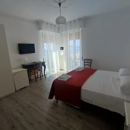 ホテル Tirreno アラッシオ