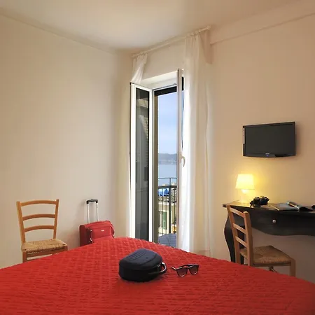 Tirreno アラッシオ