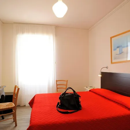 Отель Tirreno *