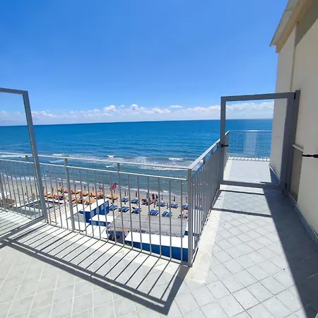 Отель Tirreno *