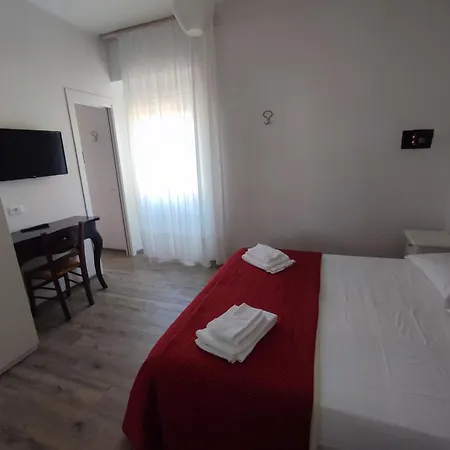 Tirreno Hotell *