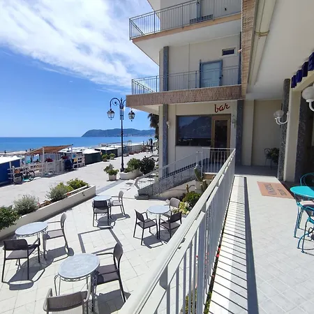 Tirreno Hotell
