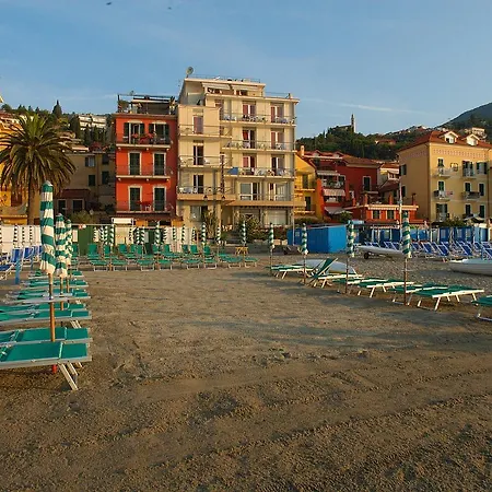 Tirreno Hotel *