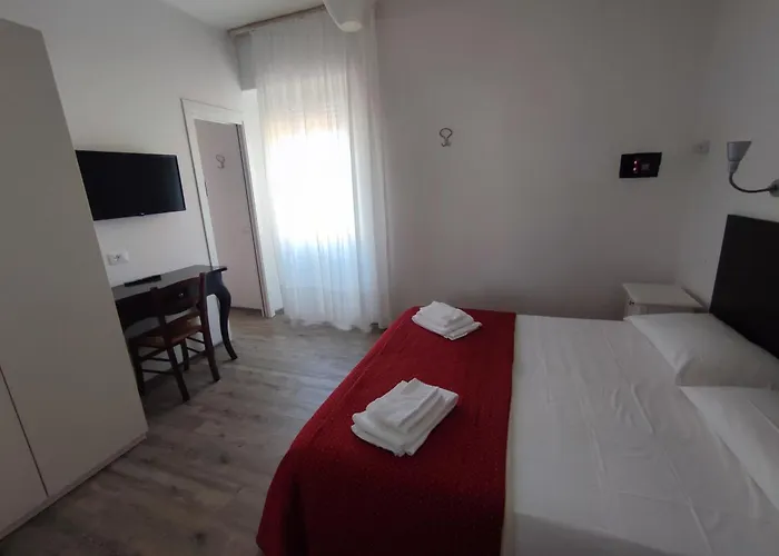 Tirreno Hotel *